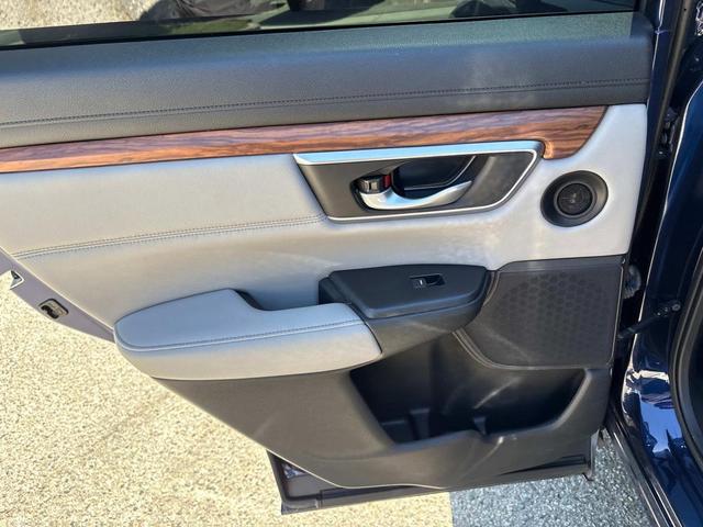 Photo of 2022 Obsidian Blue Pearl Honda CR-V