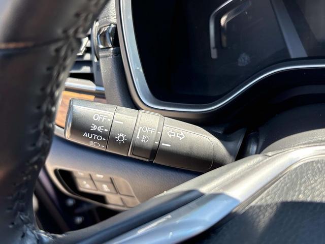 Photo of 2022 Obsidian Blue Pearl Honda CR-V
