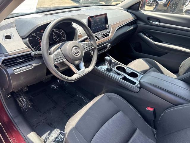 Photo of 2023 Scarlet Ember Tintcoat Nissan Altima