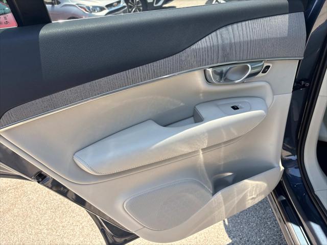 Photo of 2025 Denim Blue Metallic Volvo XC90 Plug-In Hybrid