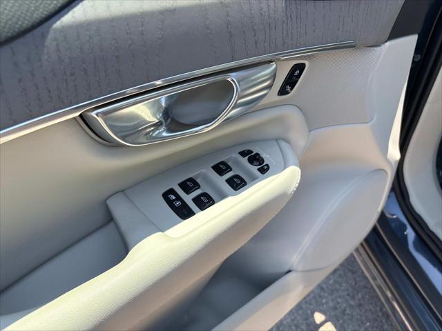 Photo of 2025 Denim Blue Metallic Volvo XC90 Plug-In Hybrid