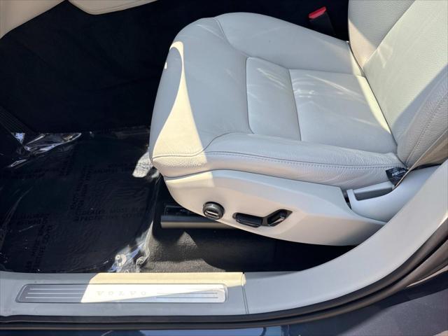Photo of 2025 Denim Blue Metallic Volvo XC90 Plug-In Hybrid