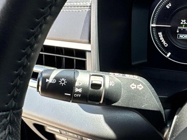 Photo of 2023 Black Diamond/Deep Bronze Metallic Mitsubishi Outlander PHEV