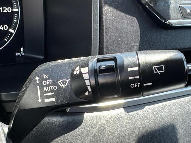 Photo of 2023 Black Diamond/Deep Bronze Metallic Mitsubishi Outlander PHEV