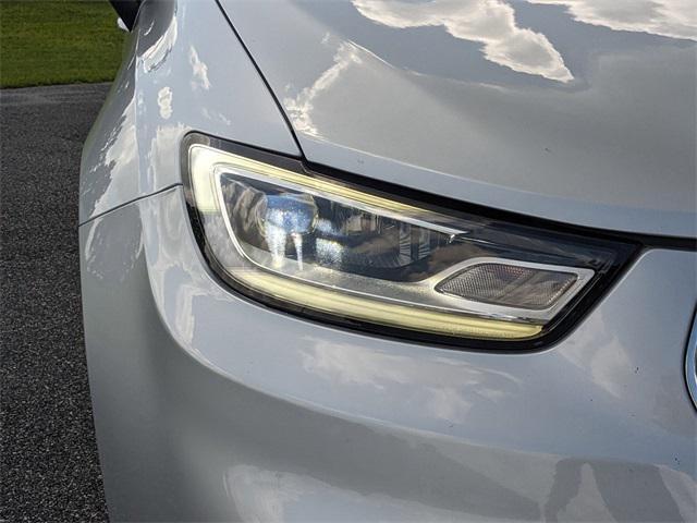 Photo of 2023 Silver Mist Clearcoat Chrysler Pacifica