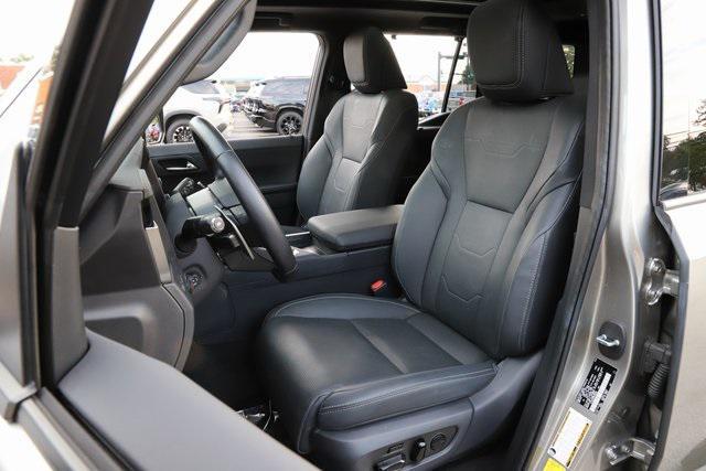 Photo of 2024 Silver Lexus GX 550
