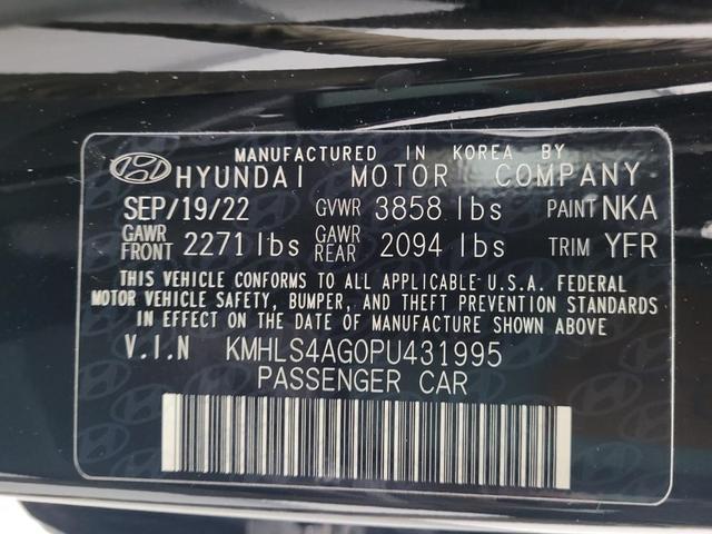 Photo of 2023 Phantom Black Hyundai ELANTRA