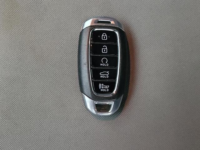 Photo of 2023 Phantom Black Hyundai ELANTRA