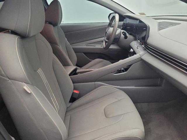 Photo of 2023 Phantom Black Hyundai ELANTRA