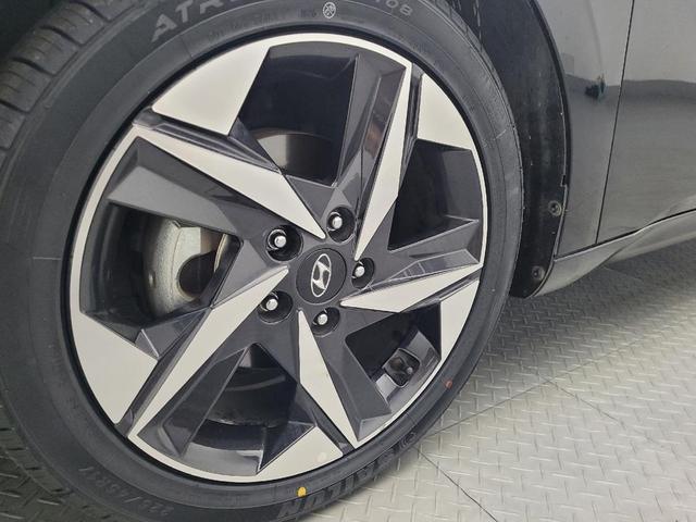 Photo of 2023 Phantom Black Hyundai ELANTRA