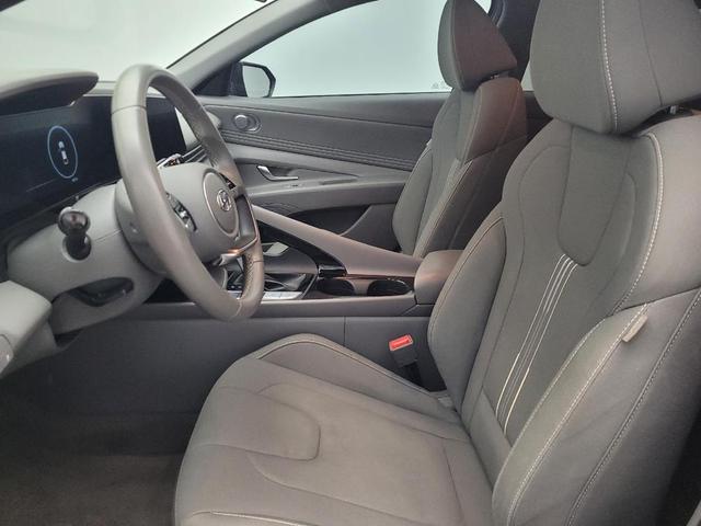Photo of 2023 Phantom Black Hyundai ELANTRA