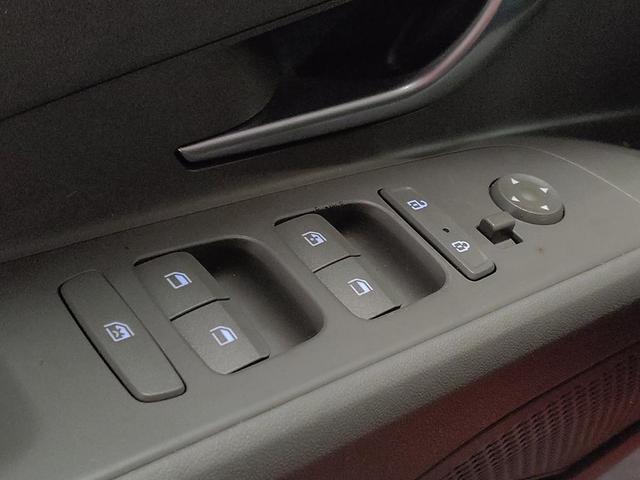 Photo of 2022 Red Hyundai ELANTRA