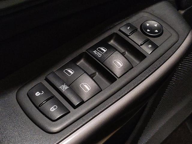 Photo of 2019 Diamond Black Crystal Pearlcoat Jeep Cherokee