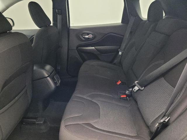 Photo of 2019 Diamond Black Crystal Pearlcoat Jeep Cherokee