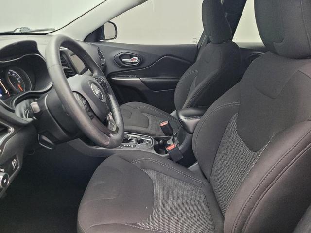 Photo of 2019 Diamond Black Crystal Pearlcoat Jeep Cherokee