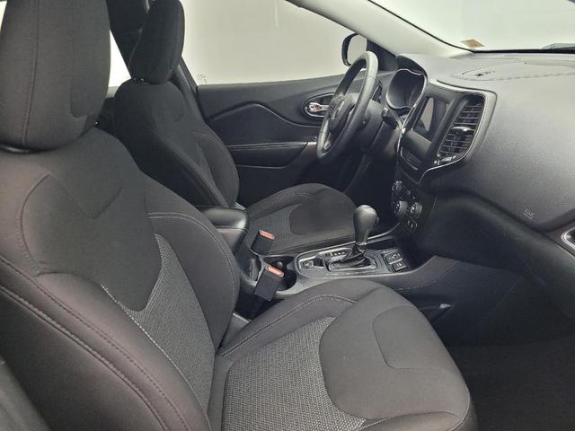 Photo of 2019 Diamond Black Crystal Pearlcoat Jeep Cherokee