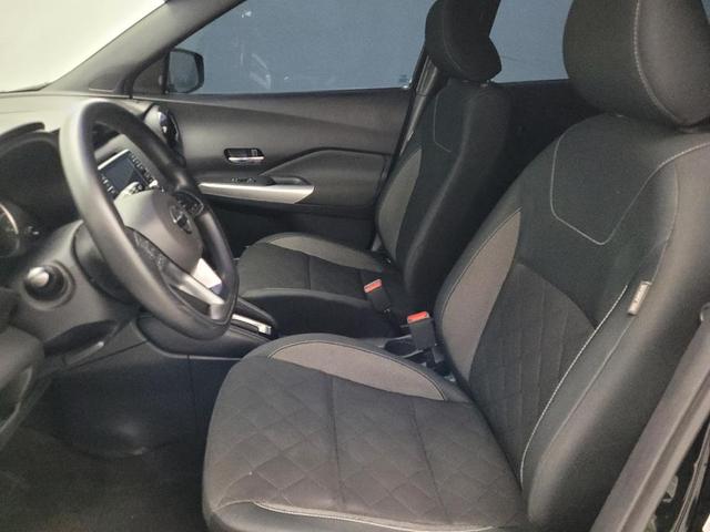 Photo of 2020 Super Black Nissan Kicks