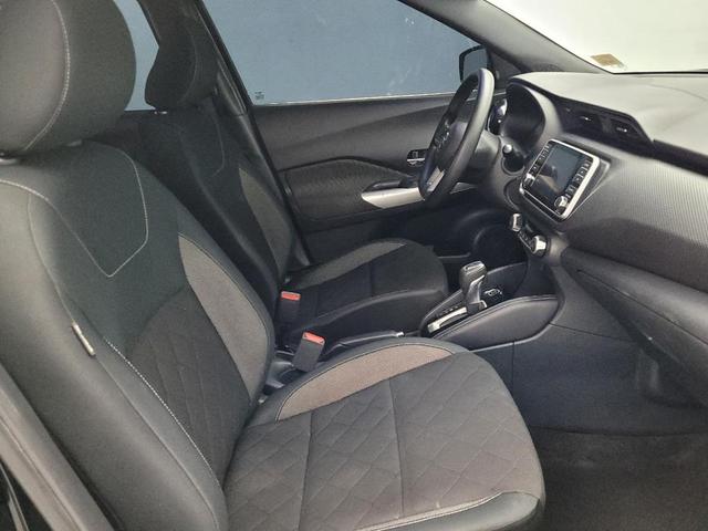 Photo of 2020 Super Black Nissan Kicks
