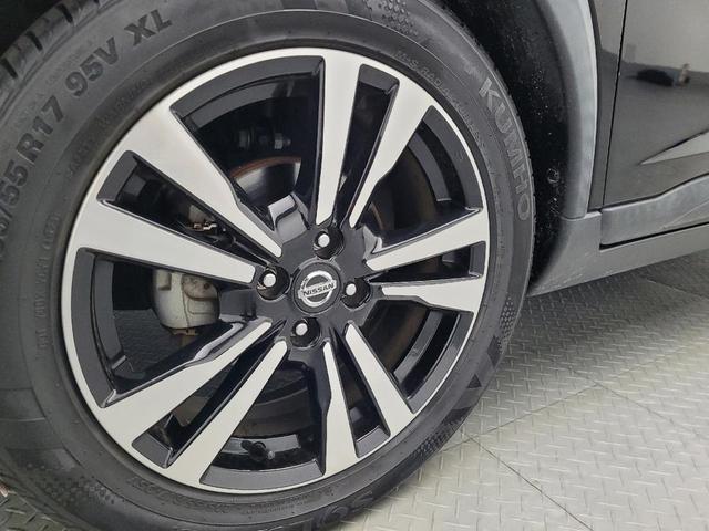 Photo of 2020 Super Black Nissan Kicks