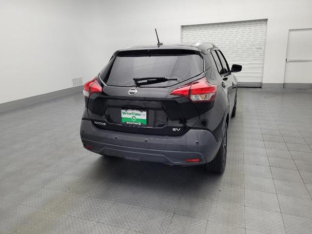 Photo of 2020 Super Black Nissan Kicks