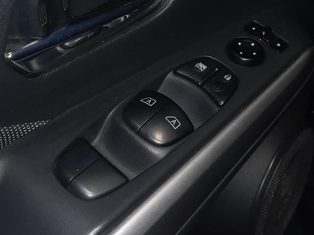 Photo of 2020 Super Black Nissan Kicks