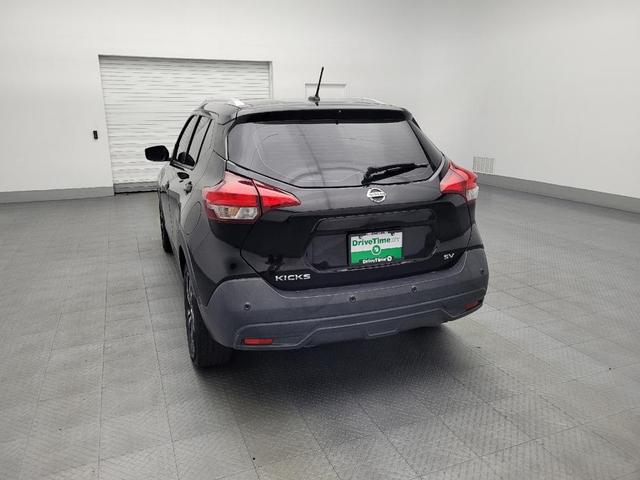 Photo of 2020 Super Black Nissan Kicks