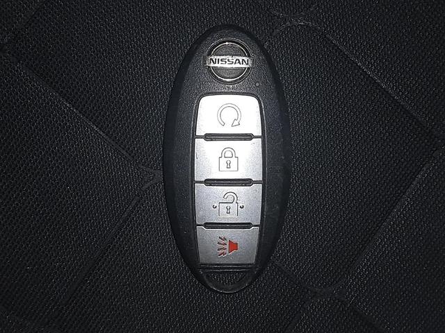 Photo of 2020 Super Black Nissan Kicks