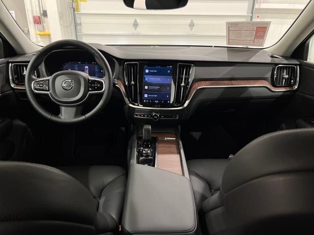 Photo of 2024 Onyx Black Metallic Volvo V60 Cross Country