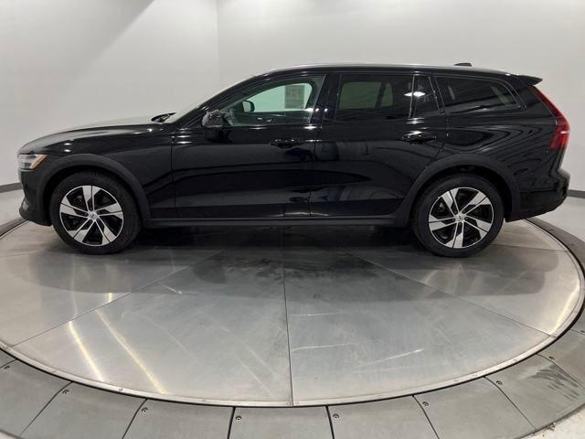 Photo of 2024 Onyx Black Metallic Volvo V60 Cross Country