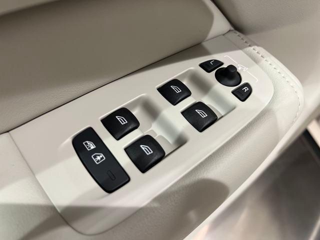 Photo of 2025 Dusk Volvo XC60 Plug-In Hybrid