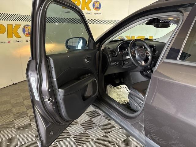 Photo of 2019 Granite Crystal Clearcoat Metallic Jeep Compass