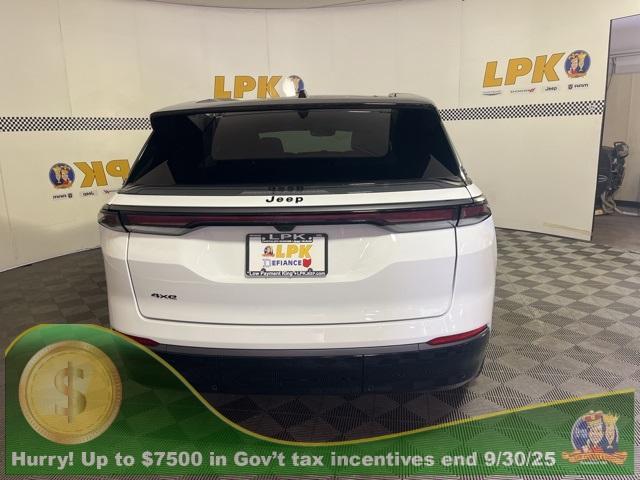 Photo of 2025 Bright White Clearcoat Jeep Wagoneer S