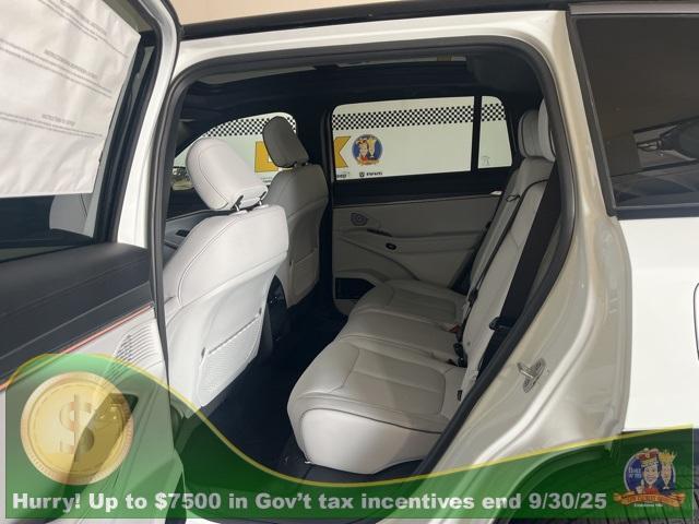Photo of 2025 Bright White Clearcoat Jeep Wagoneer S