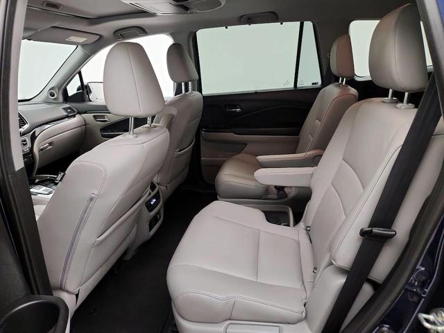Photo of 2019 Blue Honda Pilot