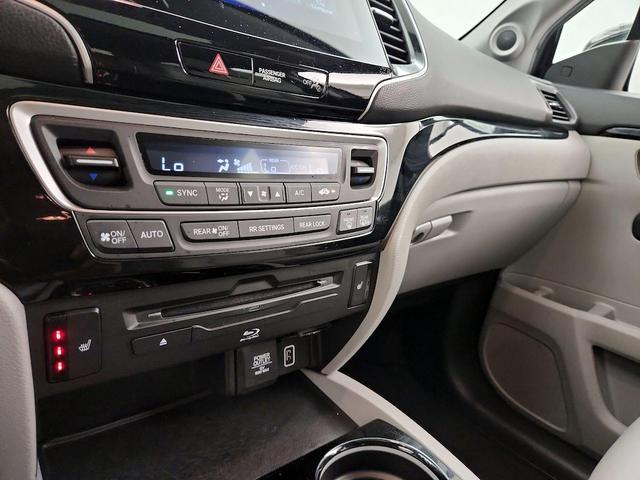Photo of 2019 Blue Honda Pilot