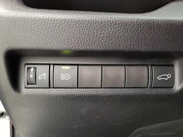 Photo of 2019 White Toyota RAV4