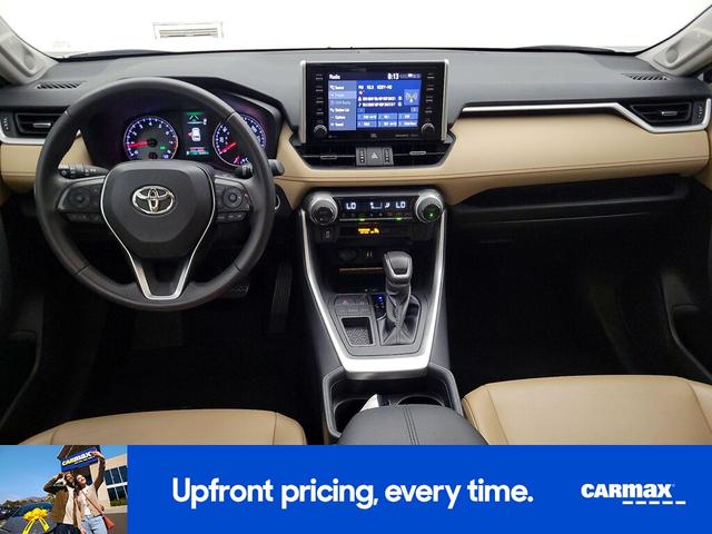 Photo of 2019 White Toyota RAV4