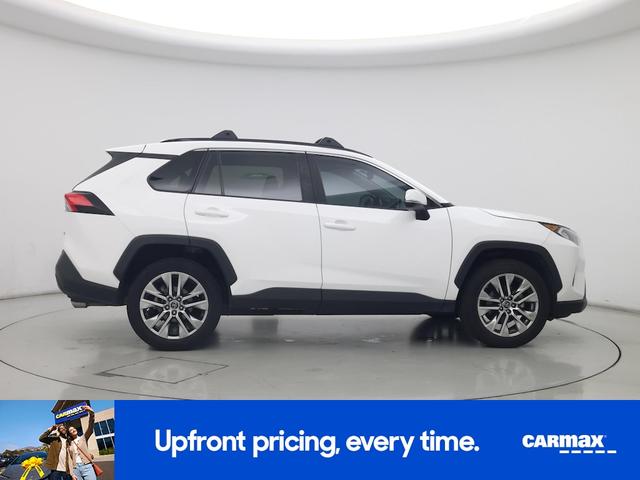 Photo of 2019 White Toyota RAV4