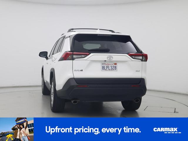 Photo of 2019 White Toyota RAV4