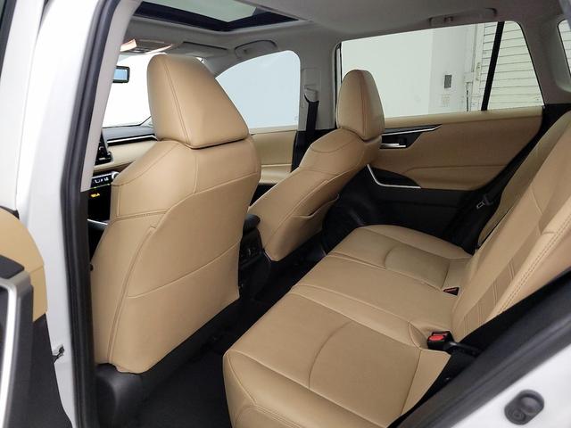 Photo of 2019 White Toyota RAV4