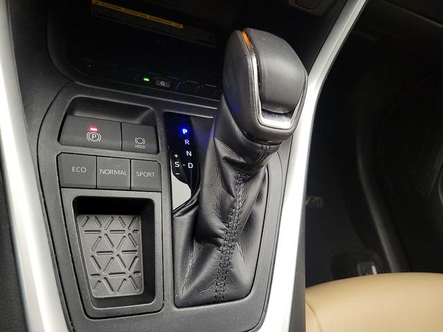 Photo of 2019 White Toyota RAV4