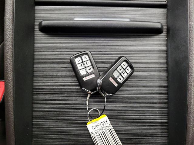 Photo of 2019 White Honda Odyssey