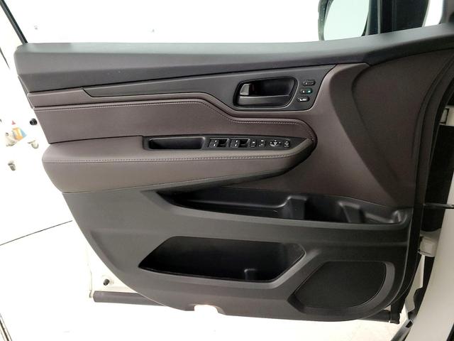 Photo of 2019 White Honda Odyssey