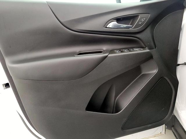 Photo of 2022 White Chevrolet Equinox