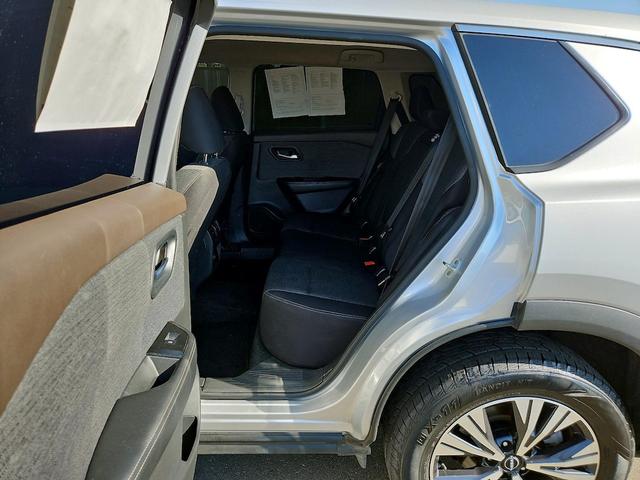 Photo of 2023 Silver Nissan Rogue