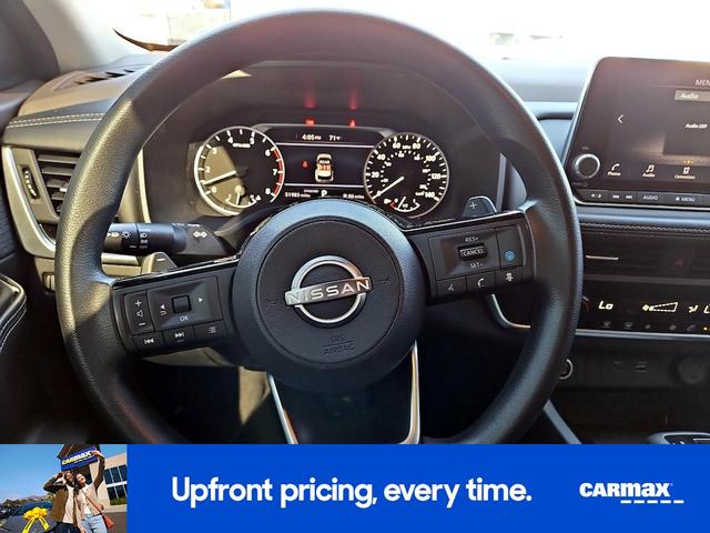 Photo of 2023 Silver Nissan Rogue