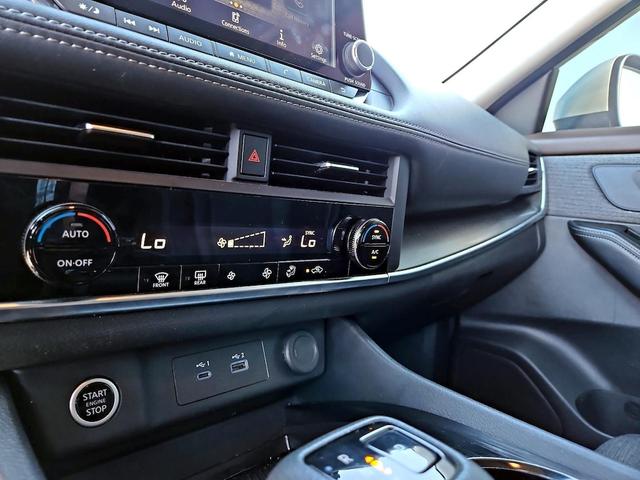 Photo of 2023 Silver Nissan Rogue