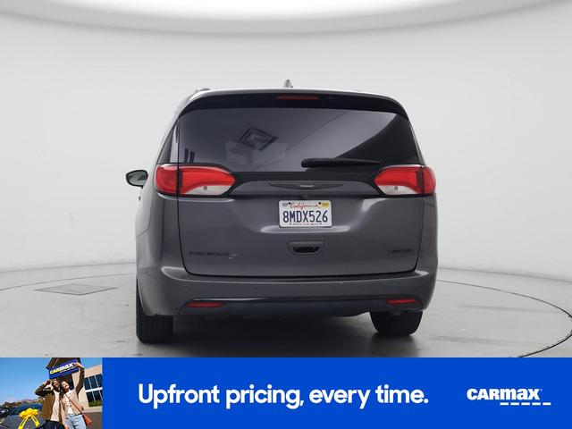Photo of 2018 Gray Chrysler Pacifica