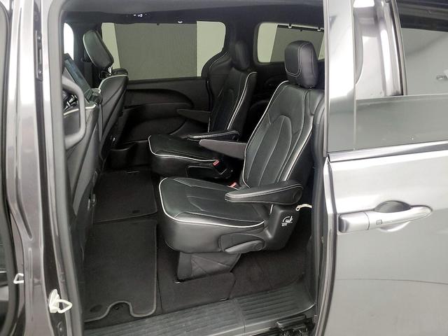 Photo of 2018 Gray Chrysler Pacifica