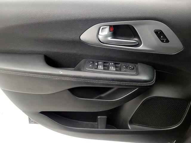 Photo of 2018 Gray Chrysler Pacifica